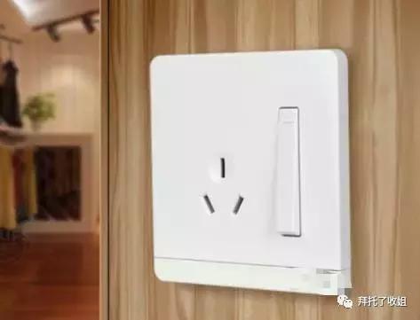 她家看不到一个拖把，地上居然没有半点儿灰