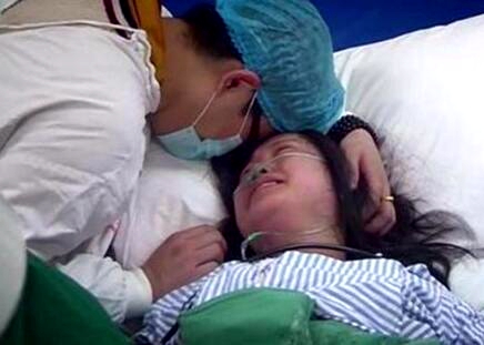 孕妈妈39周的时候滑了一跤,剖腹产切开后,着实让医生吓一跳