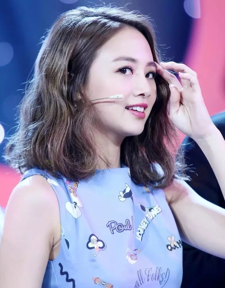 王嘉尔何炅何老师,何炅发型炸了的节目