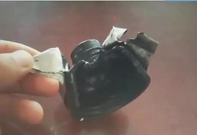 6岁宝宝喝水,不慎将舌头卡住瓶盖至血肿僵硬