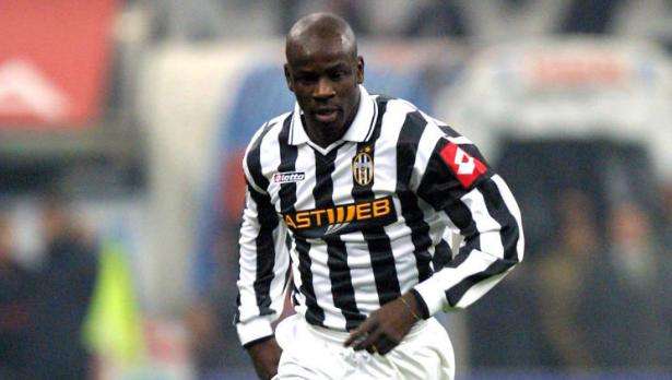 内马尔转会全怪本泽马,内马尔巴萨转会费问题