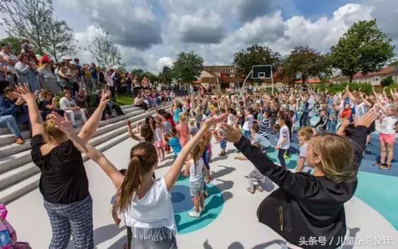 高低蛇道环绕大水池，蓄水玩耍两不误｜儿童空间设计