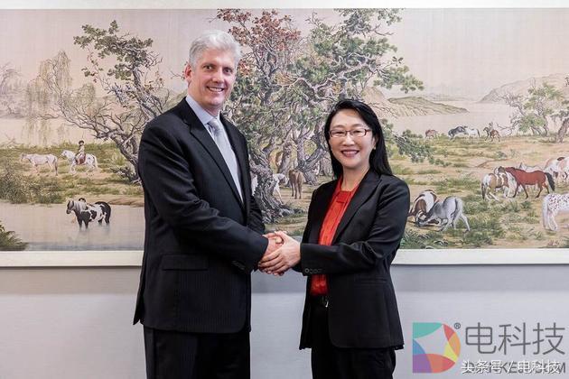 Google11亿美元从HTC手中买走了Pixel，你有没有想起6年前的MOTO