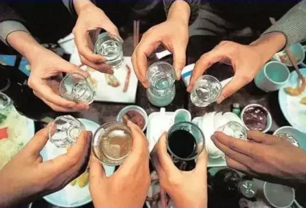 喝大酒醉宿头痛头晕恶心？教你一招轻松搞定