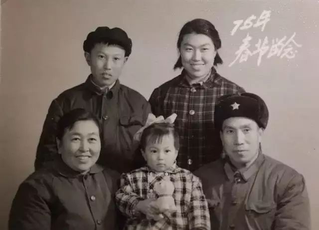 我和我的家人一起去环游北京,37岁的妈妈带着女儿环游北京