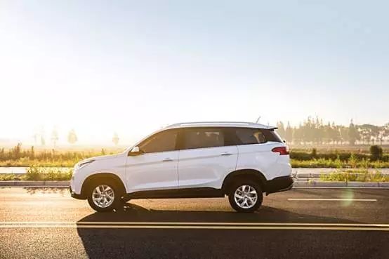 新款五菱宏光底盘,五菱宏光哪款底盘比较高