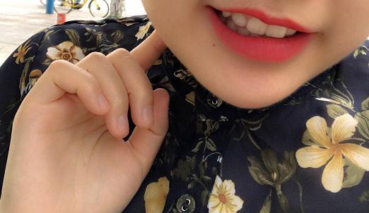 阿玛尼裸色系唇釉小胖丁504,阿玛尼小胖丁105试色