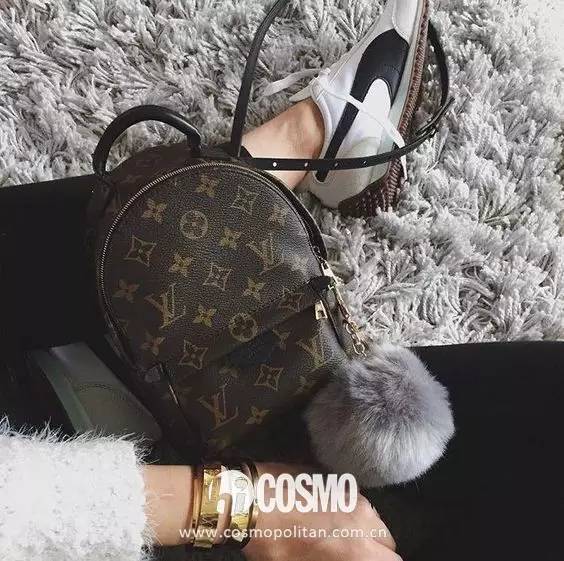 花里胡哨双肩包推荐,耐看双肩包穿搭