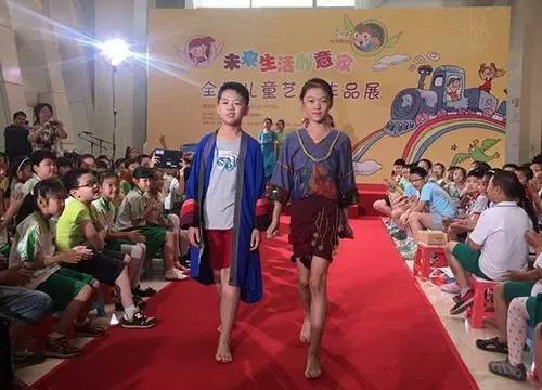 孩子们参加社团活动,孩子参加的学校团体活动