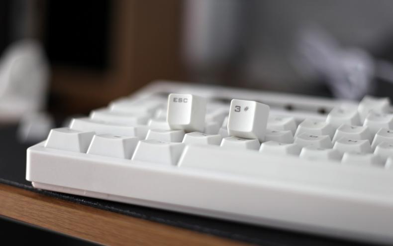 外设也要有“钛度”，召唤师白色茶轴机械键盘评测