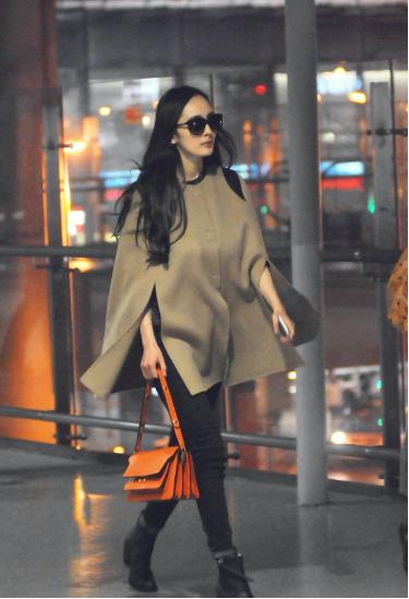 恭喜杨幂获得公益影响力人物大奖,杨幂获封国际影后难不难