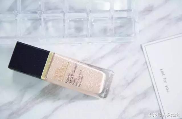 杨幂同款雅诗兰黛沁水粉底液,雅诗兰黛沁水粉底液杨幂色号