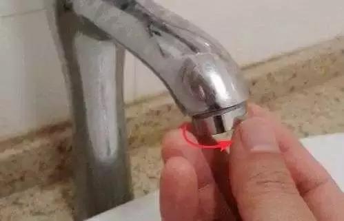 洗脸盆水龙头堵塞疏通小妙招,水龙头软管堵塞清洗妙招