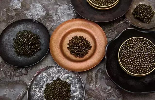 彩色的鱼子酱是正宗的鱼子酱吗,鱼子酱和普通鱼子酱的区别