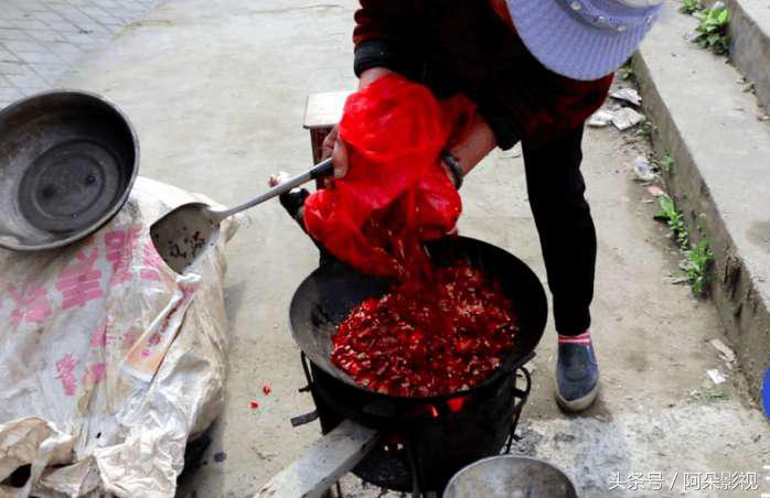 湖南的素炒辣椒的做法,秦巴奶奶炒辣椒