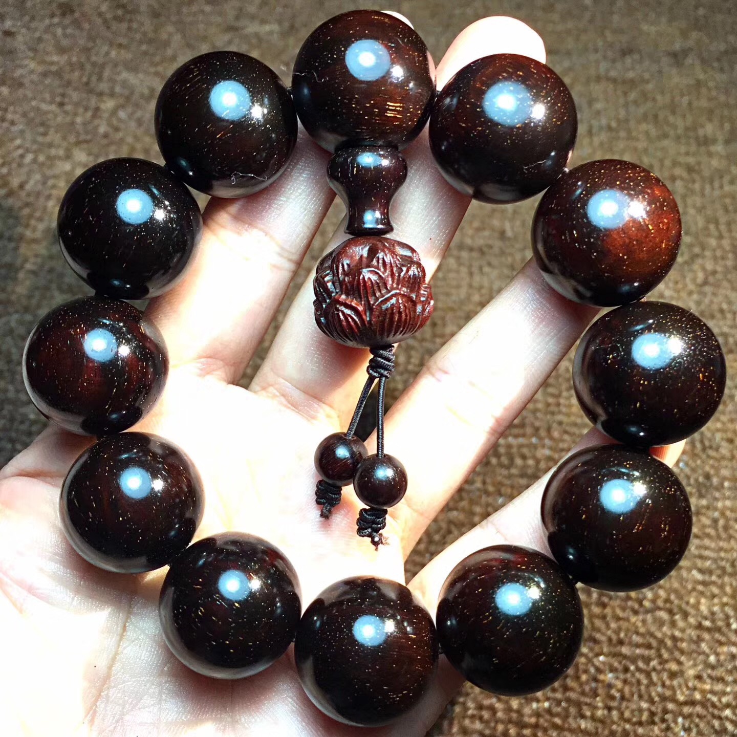 小叶紫檀用手盘了两天有点发乌,盘乌了的小叶紫檀