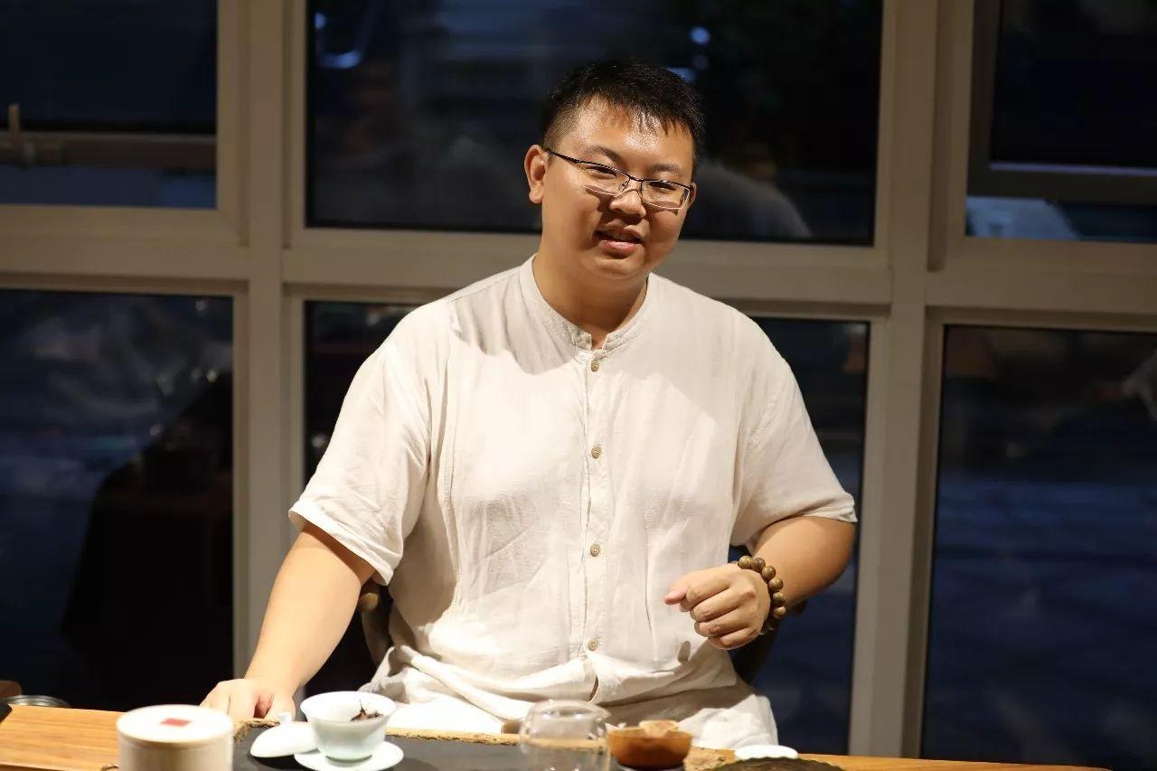 金风送爽同邀月下联,金风送爽迎中秋