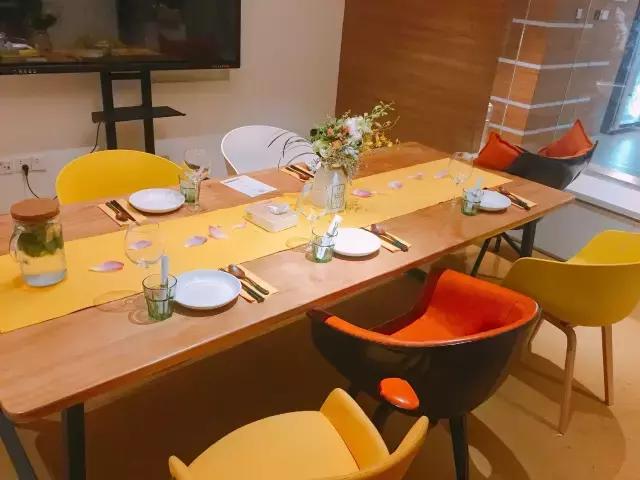 兼职在公司楼下开方便面馆,这可能是文艺青年离开店最近的一次