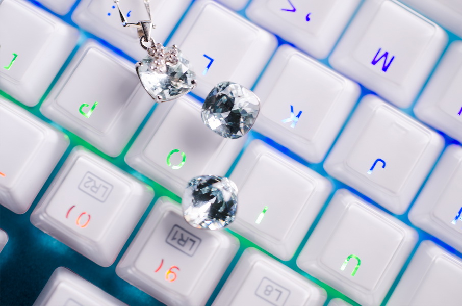 e元素z11和艾石头fe87哪个好,施华洛世奇水晶之恋