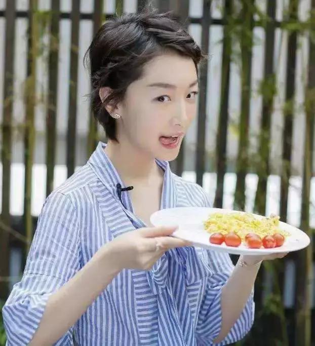 周冬雨同款发型编发教程,周冬雨春风十里不如你编发