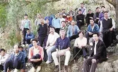 只看戏子，不问将军，这样的社会挺好