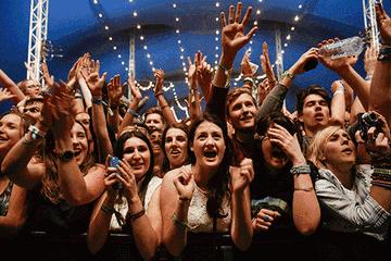 只看戏子，不问将军，这样的社会挺好