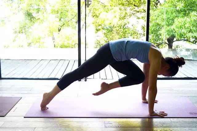100个瘦肚子瑜伽动作图片,1小时纤腰瘦腹瑜伽视频