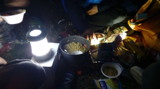 希望以后有时间可以一起去露营,我们还有机会一起去爬山吗