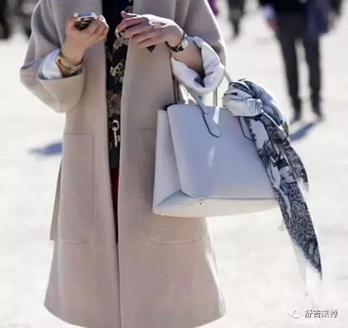 想让包包少进几次维修店？看看丝巾护包小妙招！