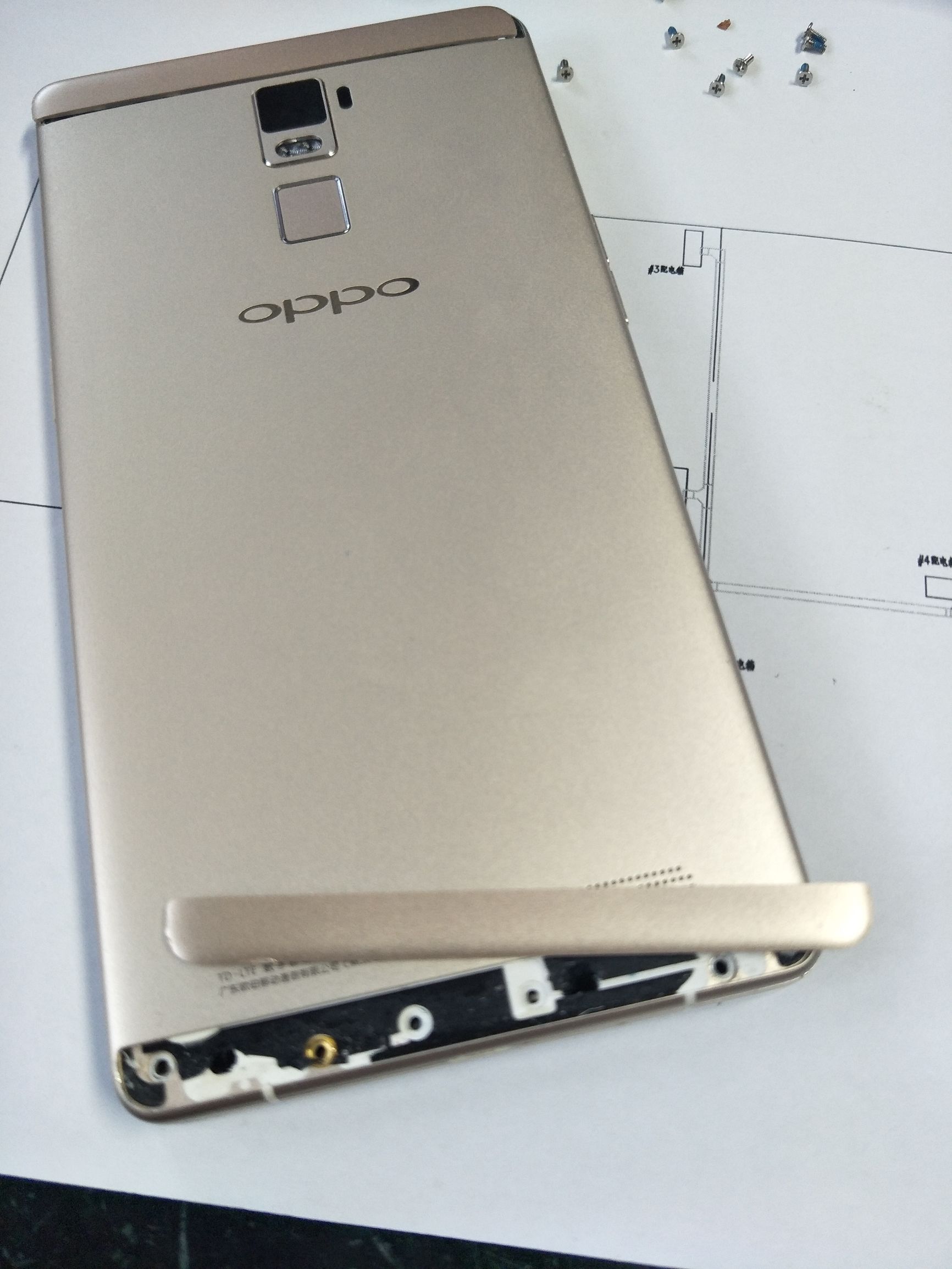 oppor7换电池教程,oppor7更换电池教程