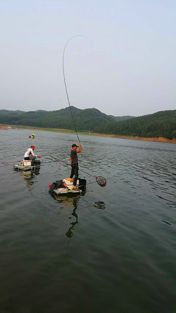 疯了！他驻钓水库35天，创下了3个纪录！