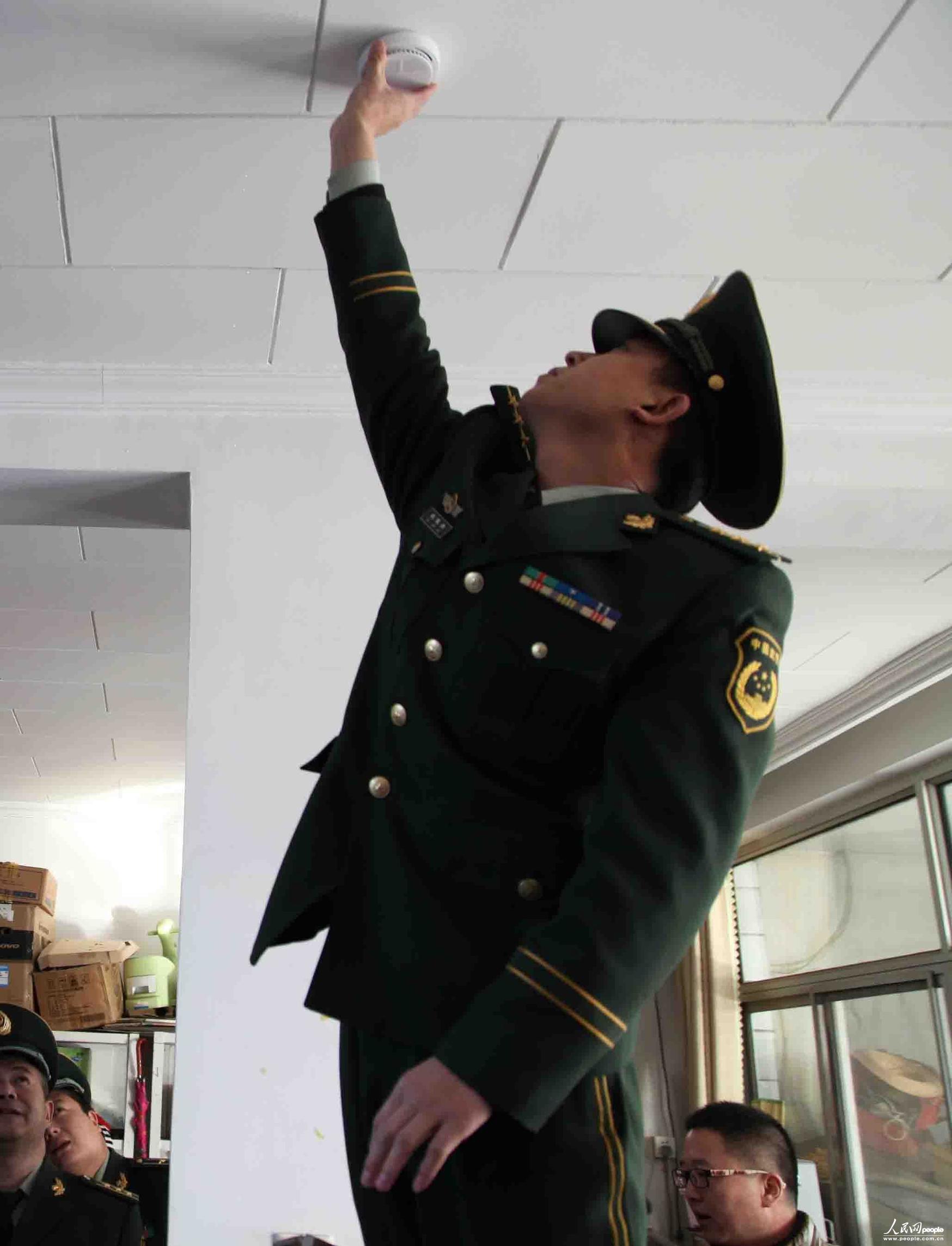 烟感报警器一直响怎么办,烟感报警器怎样清理灰尘