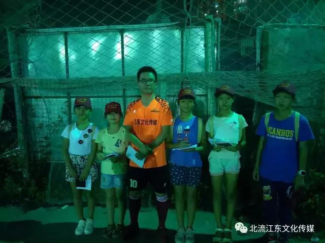 小学生足球小记者采访模板,足球联赛小记者报道