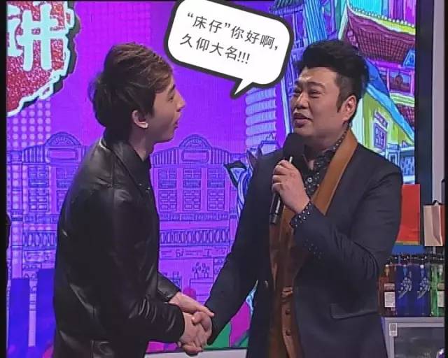 笑到趴地上,笑到躺地上