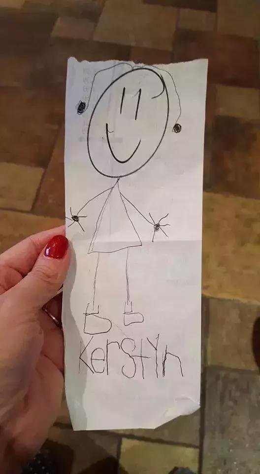 他是一名超市检票员，却依靠神奇画风，给大家带来快乐