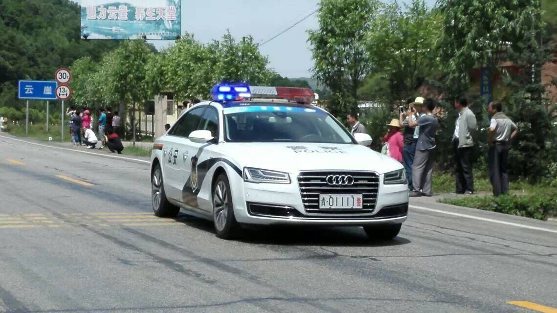 跟警车发生车祸怎么处理,和军车发生事故怎么处理