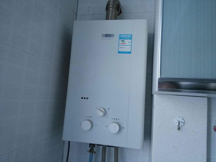 燃气热水器用8升好还是10升好,普通家用热水器10升合适吗