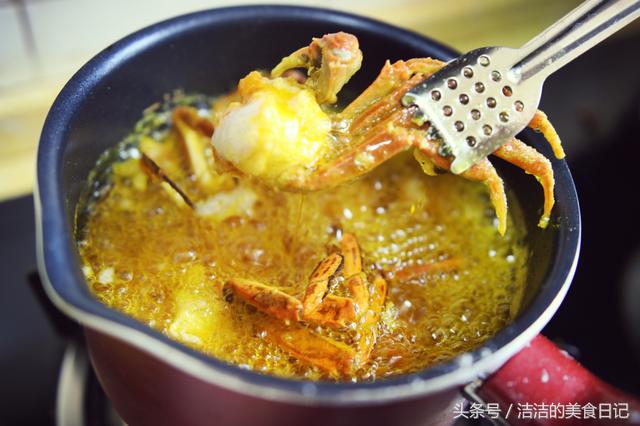 大闸蟹蟹黄特别多好吃,怎么油爆大闸蟹
