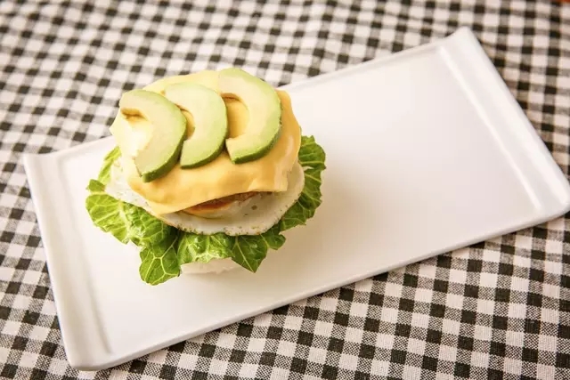 没吃完的汉堡怎么做法好吃,米汉堡要如何制作