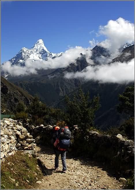 珠穆朗玛峰西坡大本营海拔多少,海拔最高的山峰是珠穆朗玛峰