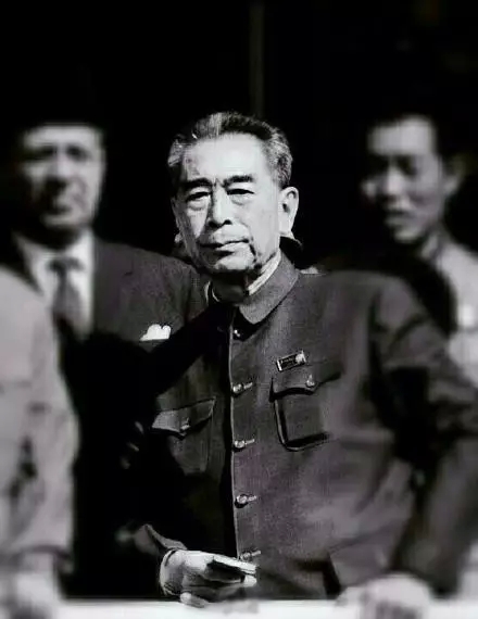 虚假的崇高，情感上的自我愚弄，诸君，我厌恶刻奇