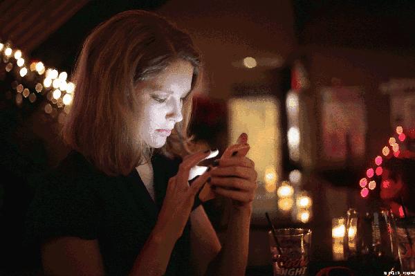 一条颈纹老十岁教你一招淡化,年纪小就有一条很深的颈纹