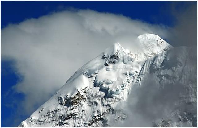 珠穆朗玛峰西坡大本营海拔多少,海拔最高的山峰是珠穆朗玛峰