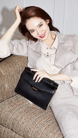 一条颈纹老十岁教你一招淡化,年纪小就有一条很深的颈纹