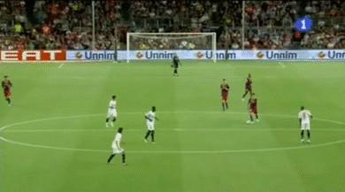 绿茵场最精准的手术刀之一！哈维的足球用智商就能碾压对手