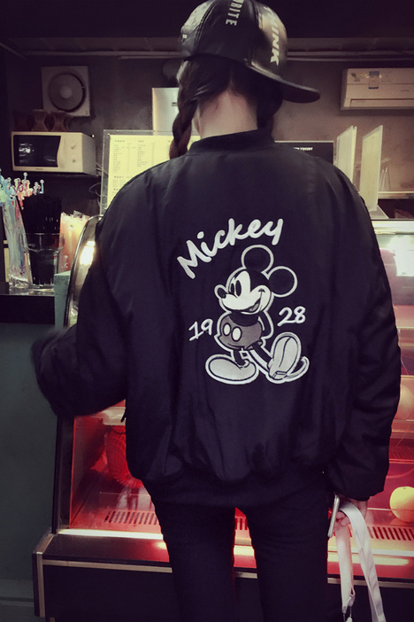 简约时尚的设计搭配 (时髦的设计也让你帅气潮流)