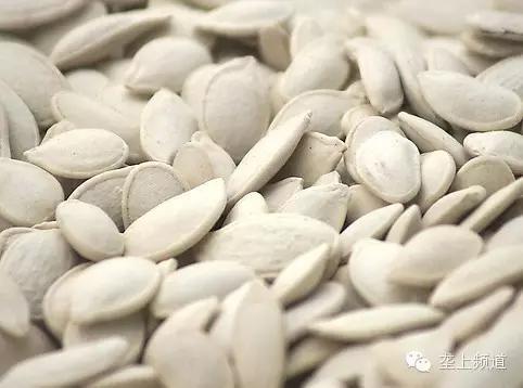 吓人吃瓜子竟然吃出病,嗑瓜子会导致什么病