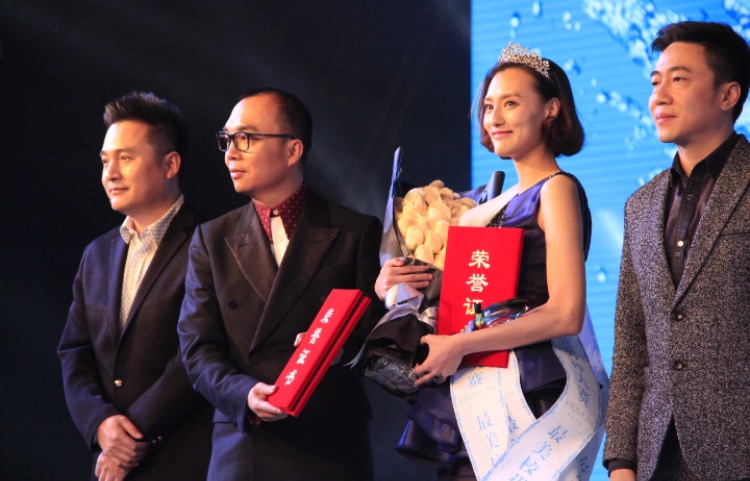 活泉拍拍乳中国校花男神大赛圆满落幕最美校花诞生