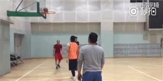 李根踢马布里视频,李根狂飙搞笑视频