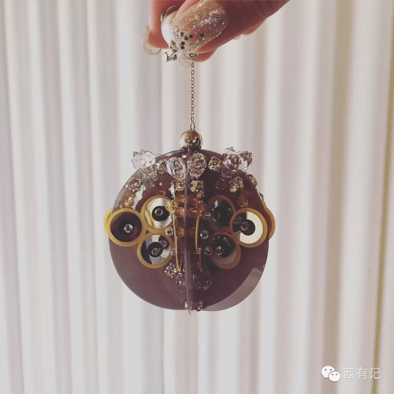 尊严着的虚荣：时尚女编辑的幕后生活